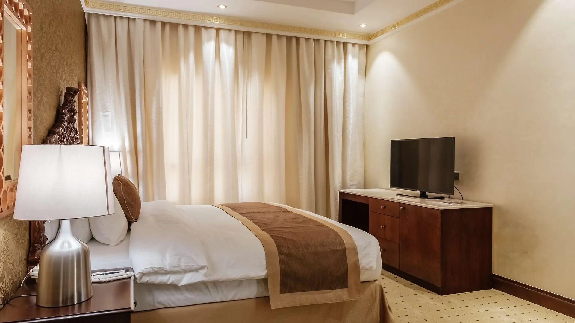 Tulip Inn Al Khan Hotel Шарджа