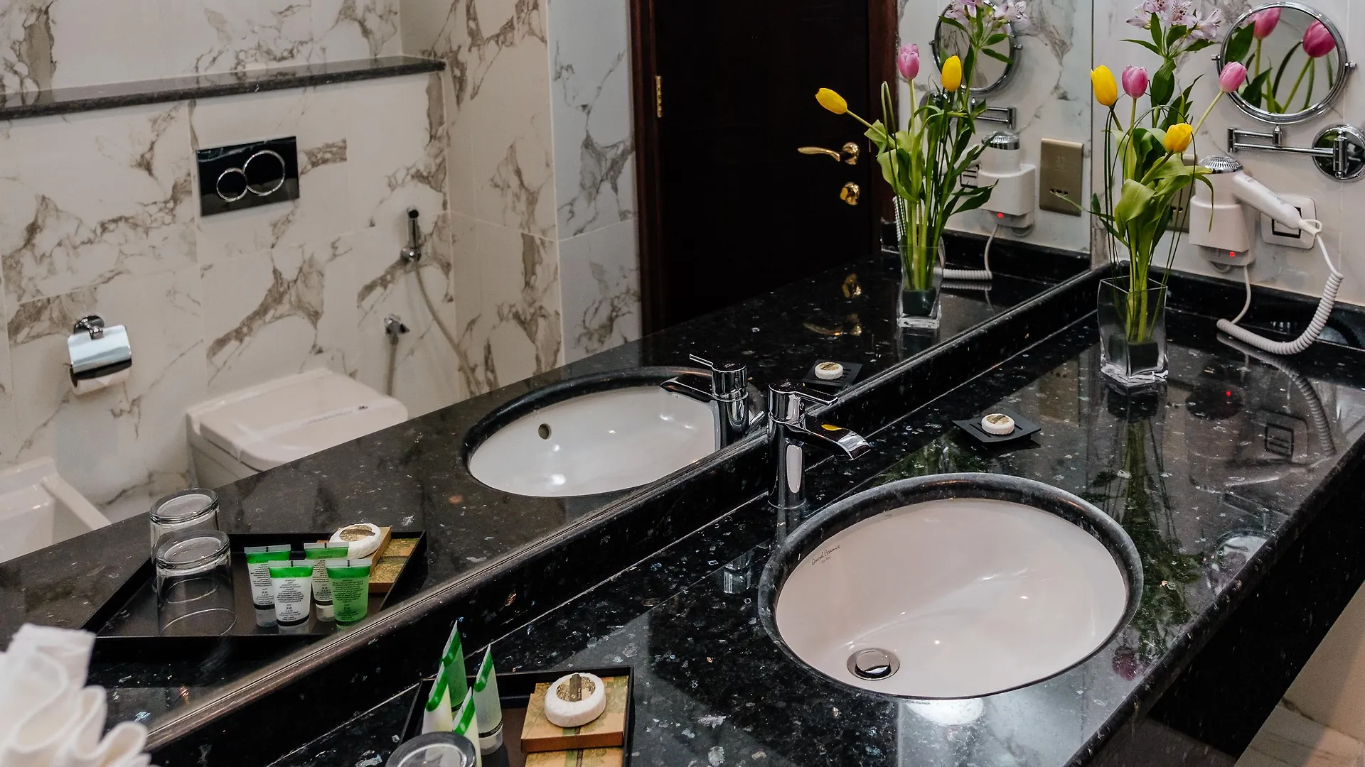 Tulip Inn Al Khan Hotel Шарджа