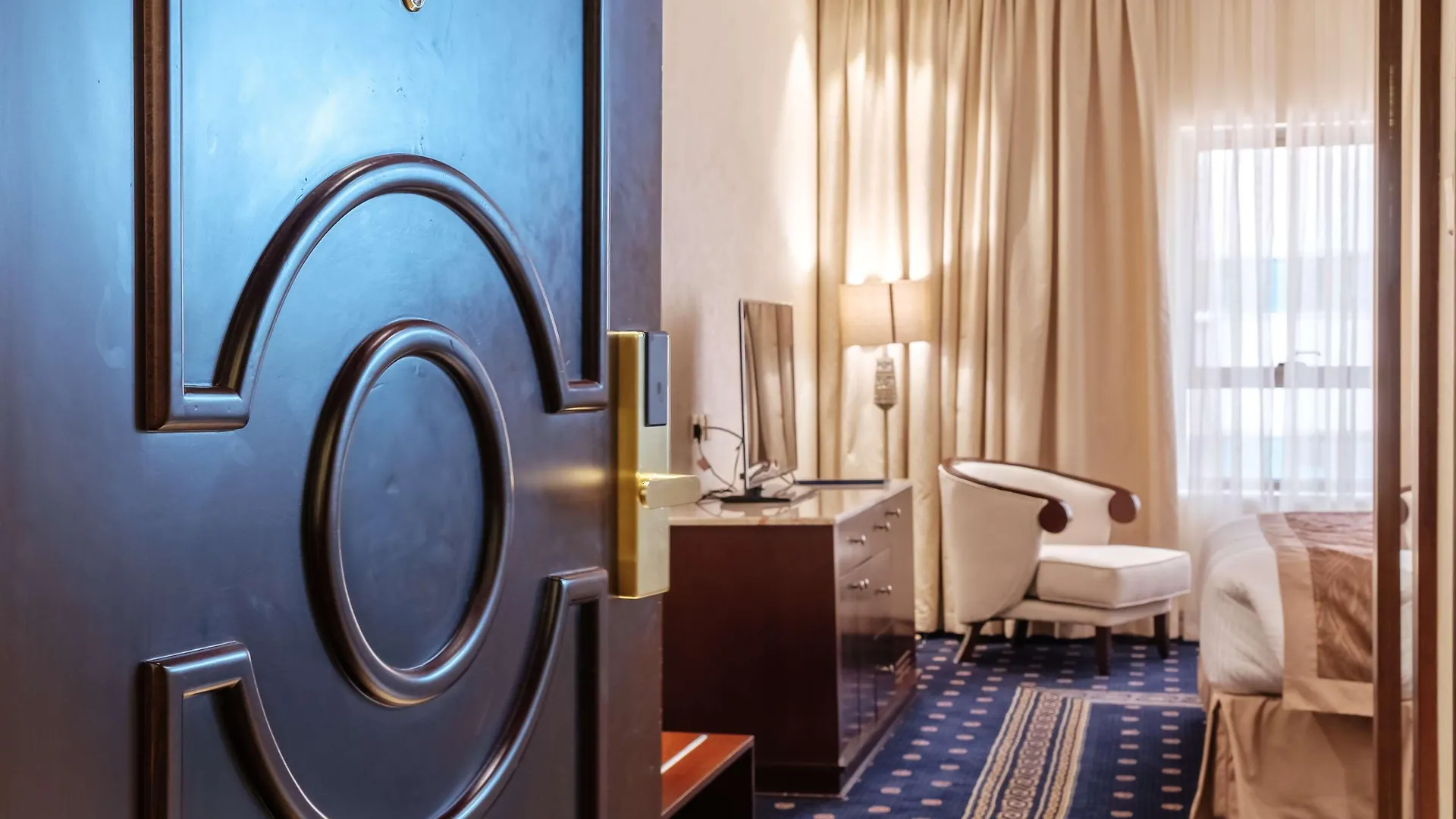 Tulip Inn Al Khan Hotel Шарджа 4*,  ОАЭ