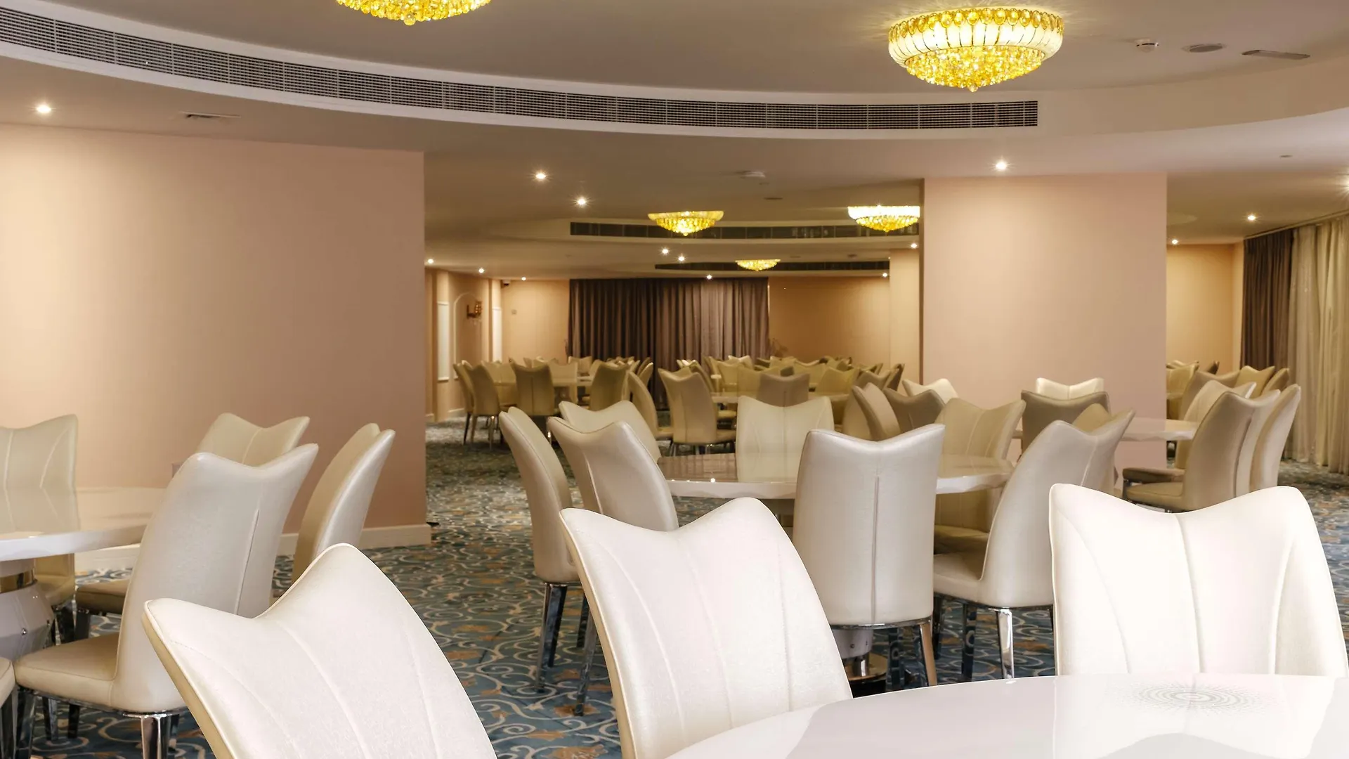 ****  Tulip Inn Al Khan Hotel Шарджа ОАЭ